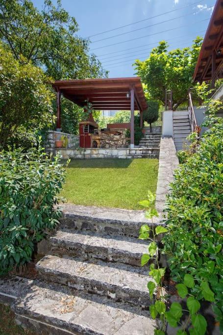 Wooden House In Ioannina Apartment Екстериор снимка